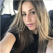 Studentessa, diplomata che frequenta il primo anno di università di giurisprudenza